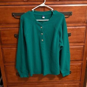 Old Navy Kelly Green Henley top- like new - never been worn